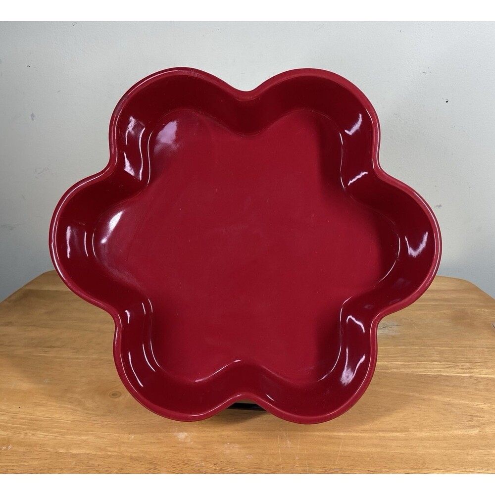 Chantal Stoneware Red Flower Shaped 2-Qt Banking Dish Casserole 93-DA28